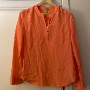 Banana Republic Coral dress shirt. Women’s. Size 6. Rollable sleeves.